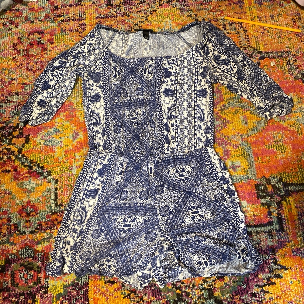 AB Studio Blue and White Textured Garment